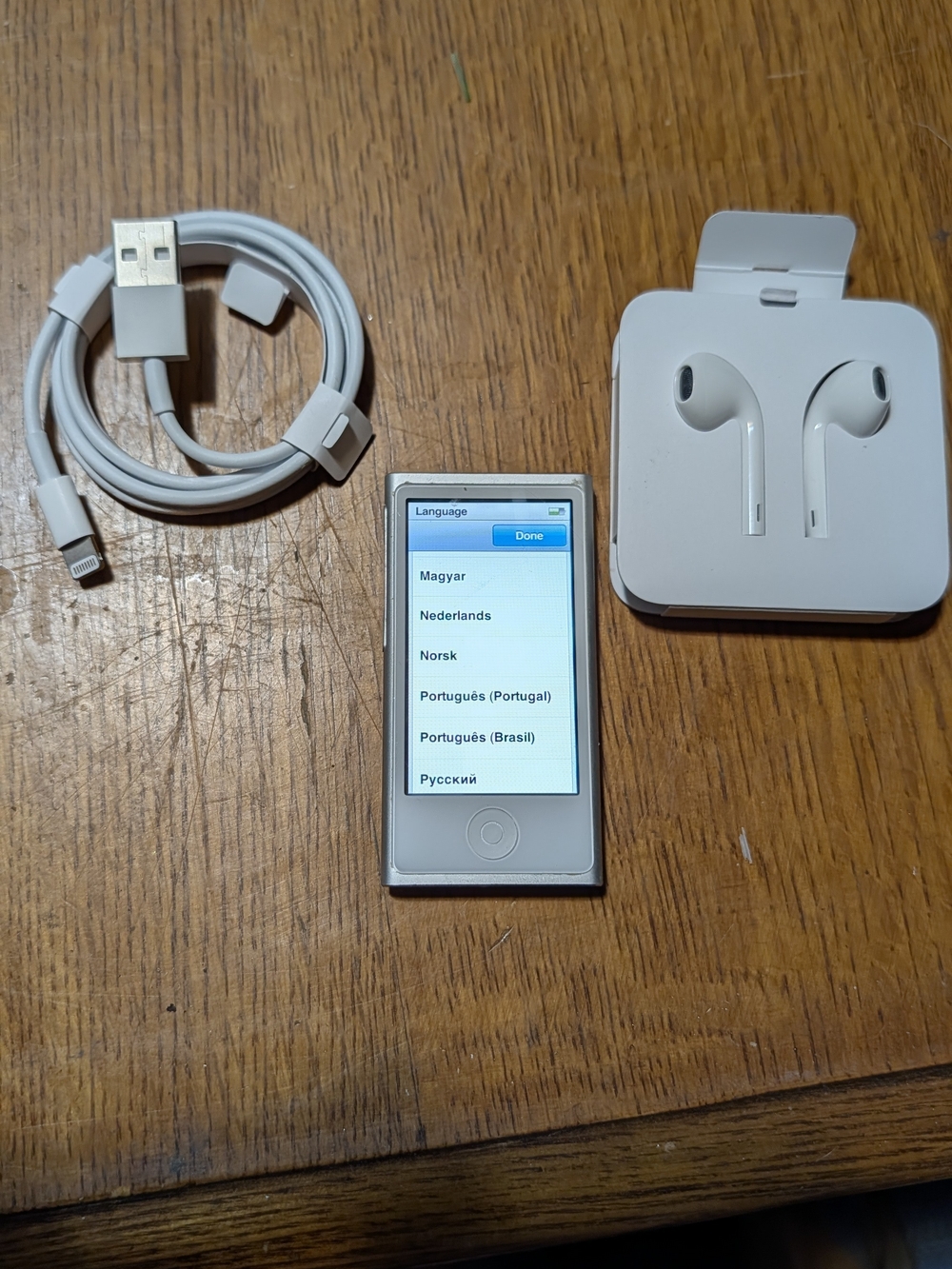 White Apple iPod Nano 7th Gen 16GB with Lightning Cable and Earbuds